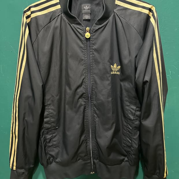 아디다스 검금 바람막이 105