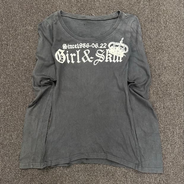 M)Japanese vintage y2k 크라운 레터링 차콜 롱슬리브