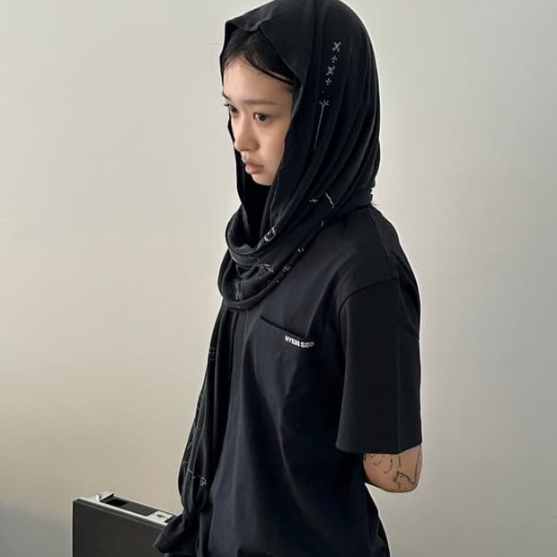 혜인서 그래픽 스카프 