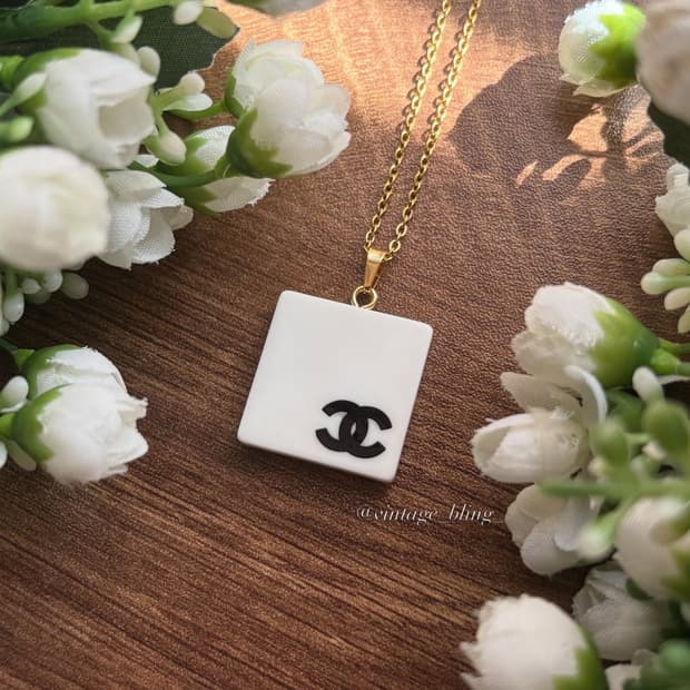 샤넬 스퀘어 블럭 화이트 목걸이