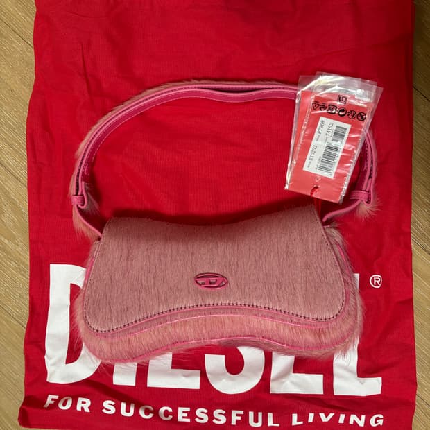 디젤 25FW 클러치 핑크색상