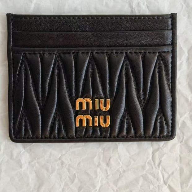 미우 미우 마테라쎄 나파 가죽카드홀더블랙