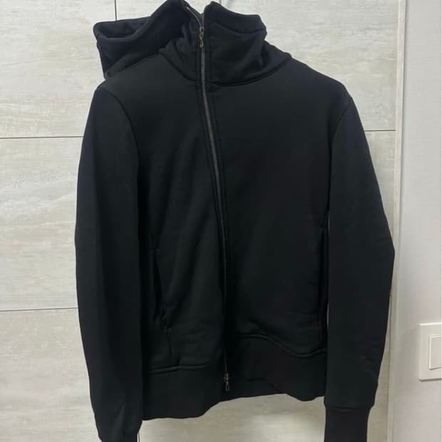 급처/카즈유키 쿠마가이 어테치먼트 후드집업