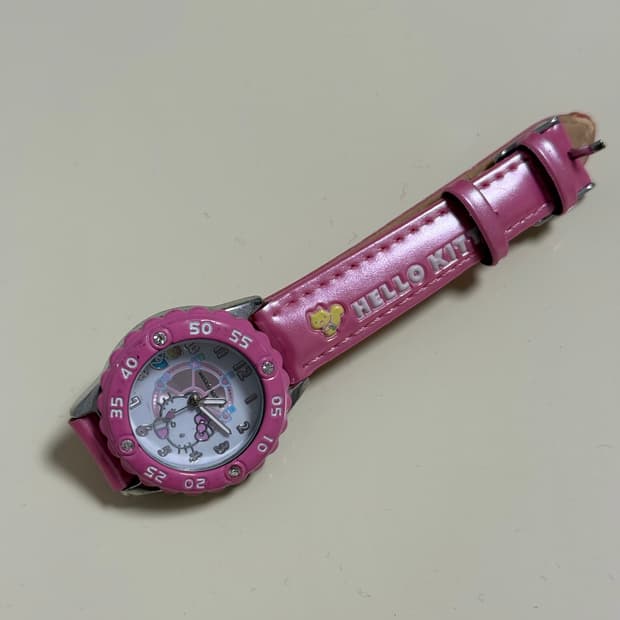 산리오 헬로키티 손목시계