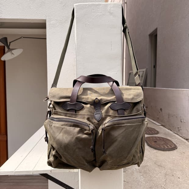 필슨 24 아워 틴 클로스 브리프케이스 오터그린