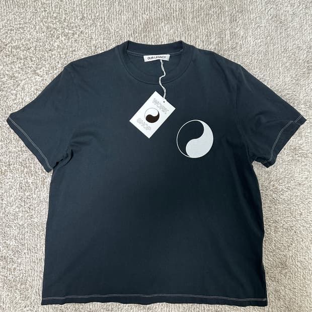 [M] 아워레가시 워크샵 박스 티셔츠 음양 블랙