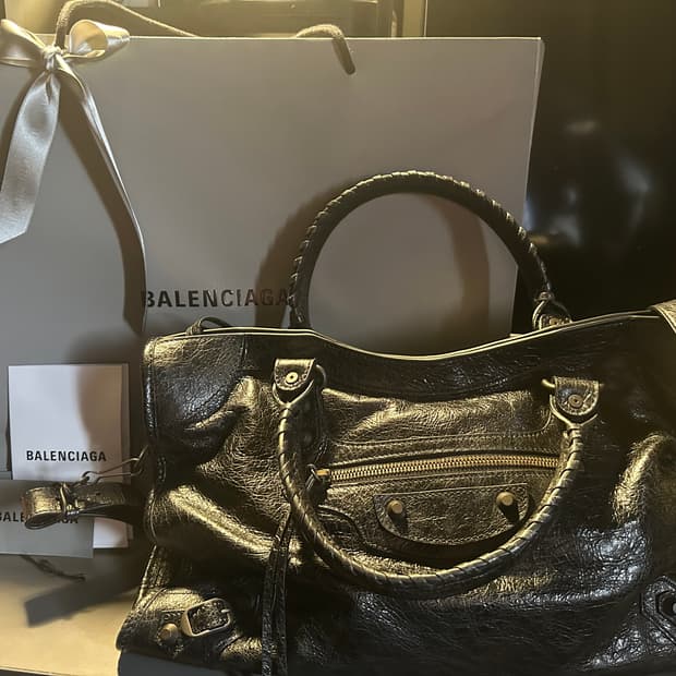 발렌시아가 르 시티백 미디엄 블랙 팝니다!