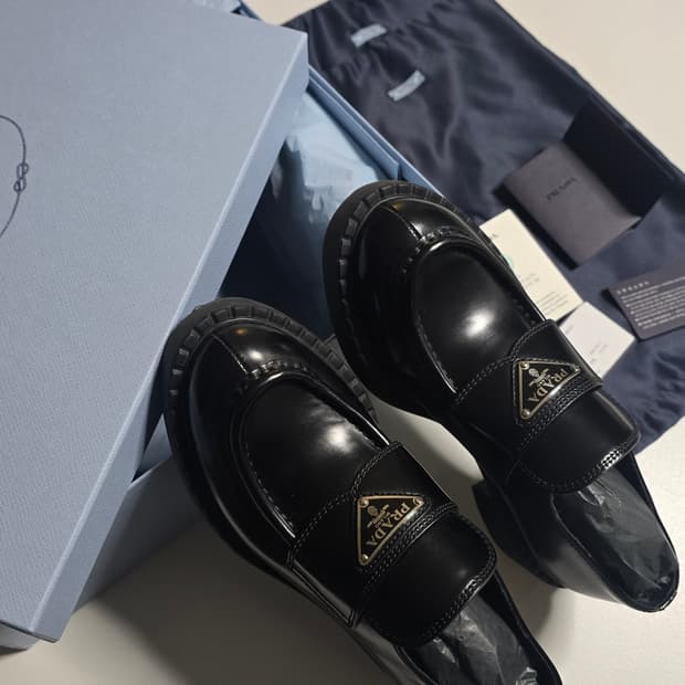 프라다 브러시드 로퍼 34.5