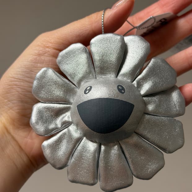 카이카이키키 실버 플라워 키링