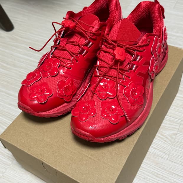 아식스 x 세실리에 반센 젤 터레인 레드