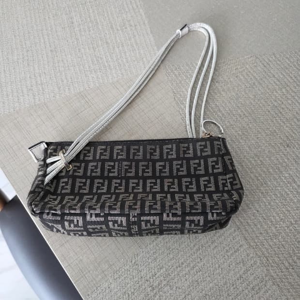 펜디 주카 패턴 미니 숄더백