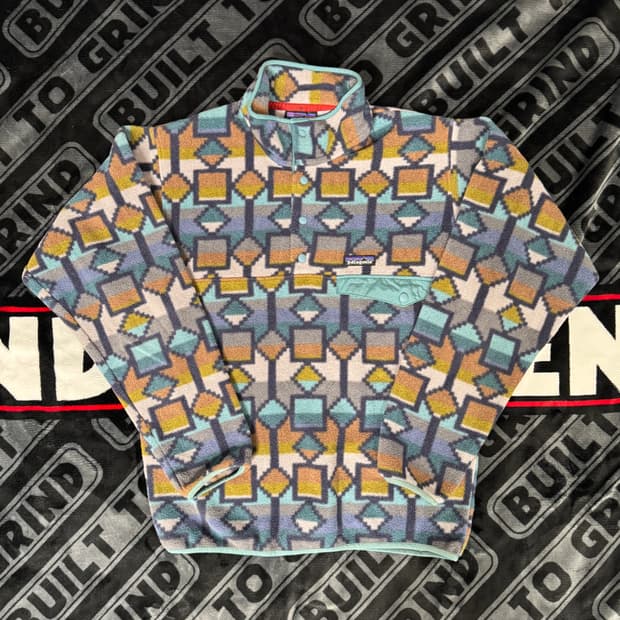 파타고니아 신칠라 스냅 티 풀 오버 시더 메사 지오메트릭