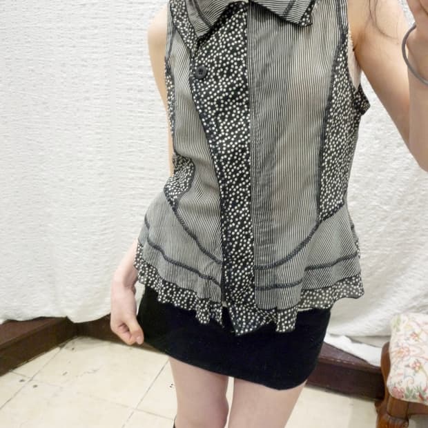 Dot frill summer vest