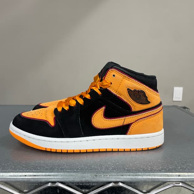 조던 1 미드 SE 250