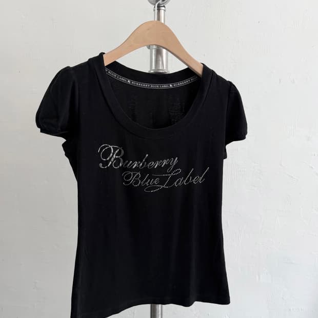 Burberry 버버리 블루라벨 블랙 큐빅 레터링 퍼프 티셔츠