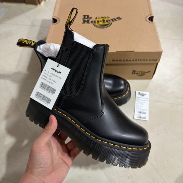새상품(240)닥터마틴 우먼 2976 스무스 레더 플랫폼 첼시부츠 블랙