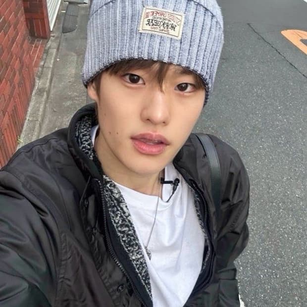 스투시 비니 라이즈 소희 착용