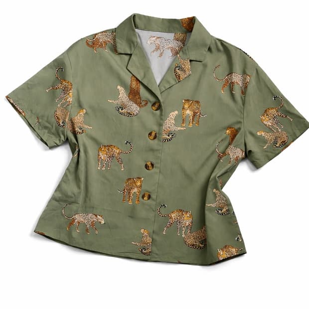 카키 레오파드 패턴 반팔 셔츠