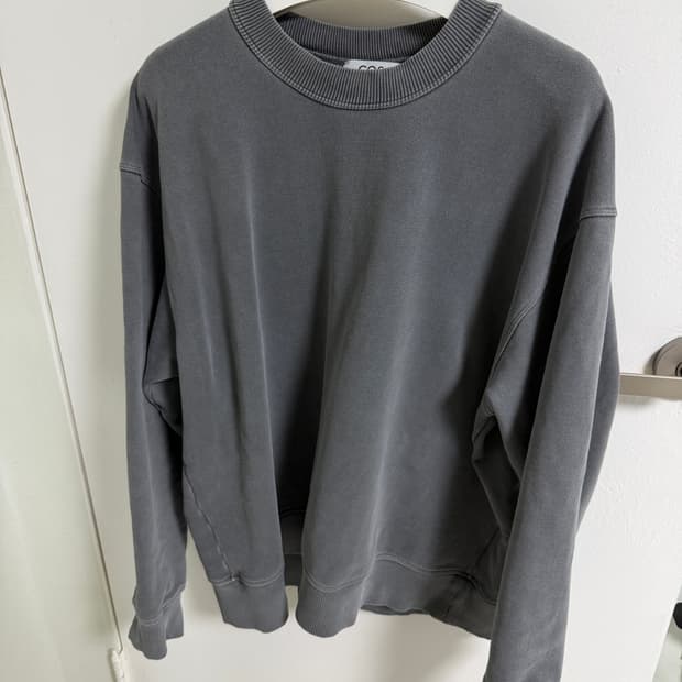 COS 맨투맨 워시드 블랙