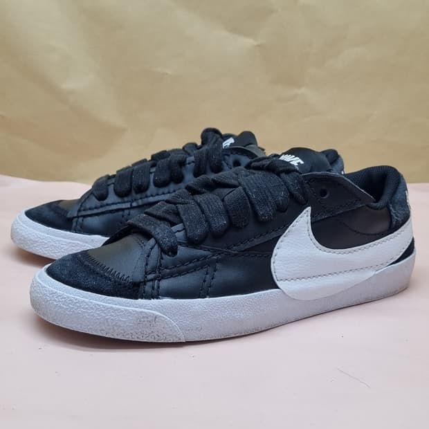 나이키 블레이저 로우 77 스니커즈 250