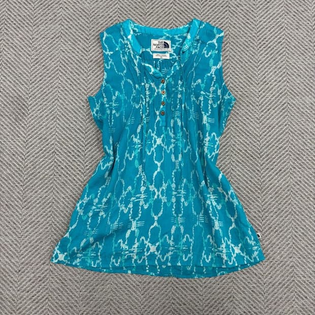 노스페이스 패턴 민소매 블라우스 v3052