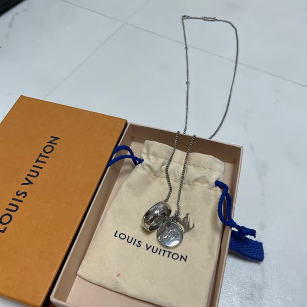 루이비통 정품 참스 목걸이