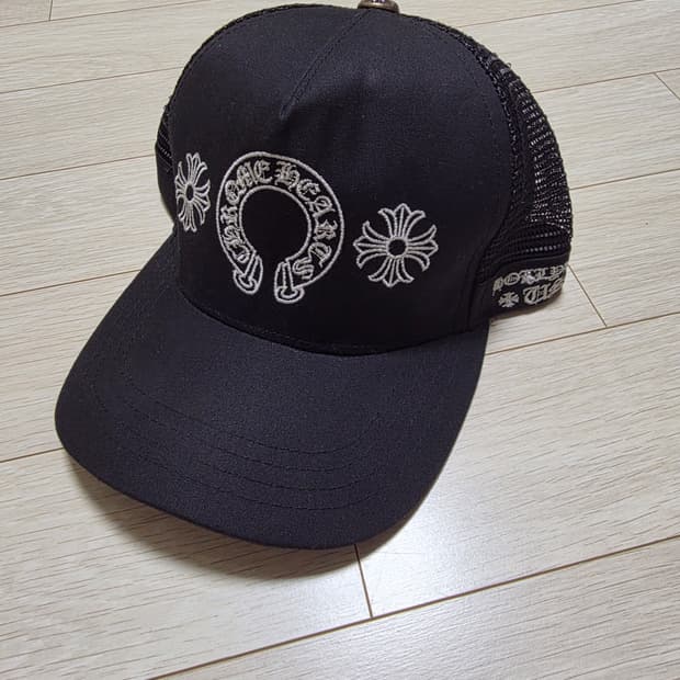 크롬하츠 홀스슈 트러커햇 메쉬캡