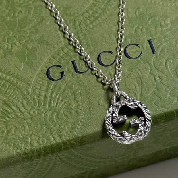 구찌 인터로킹 G 펜던트 네클리스 실버