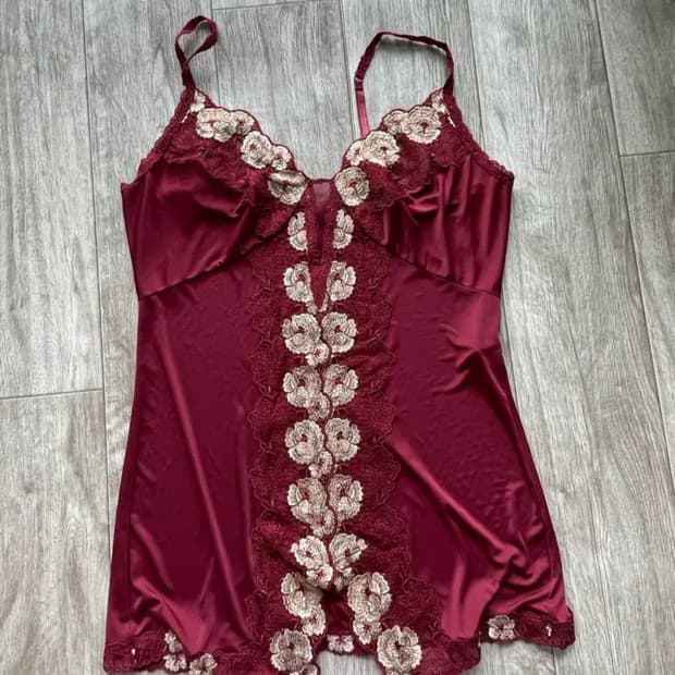 오리엔탈 와인색 빈티지 레이스 나시