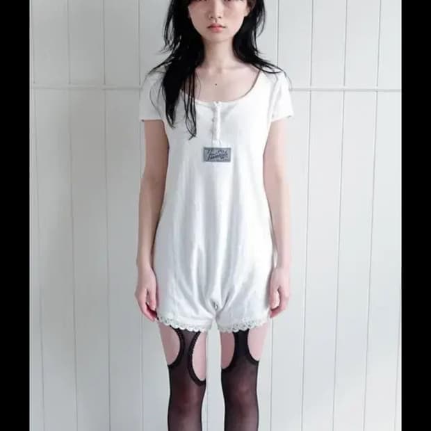 [F.E.E.S] soft eyelet cotton romper