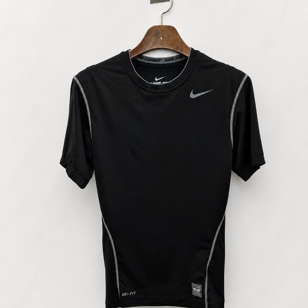 M,95 )) NIKE 나이키 프로컴뱃 드라이핏 반팔티셔츠! 달라붙는핏