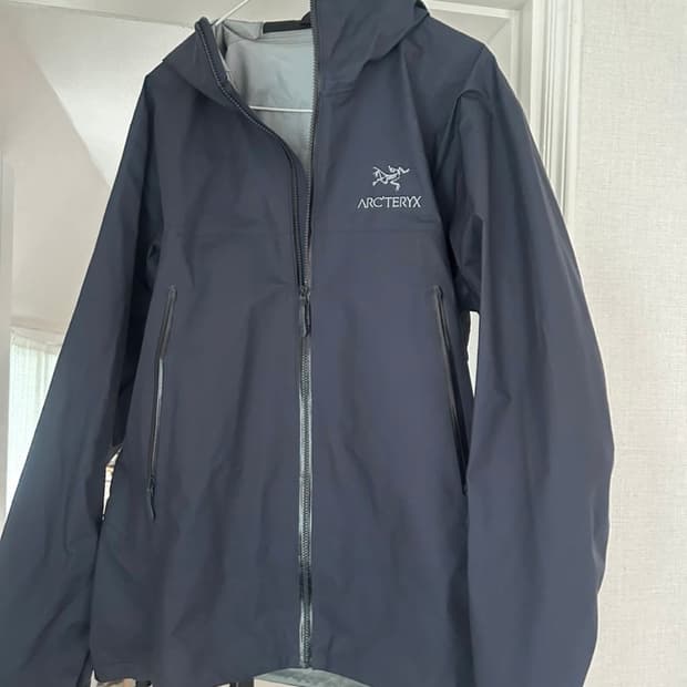 아크테릭스 베타 M 사이즈 자수로고 버전  크림에서 보니 98에 최근거래