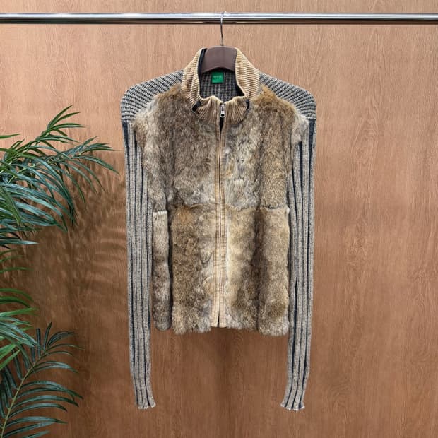 코모도 스포츠 골지 니트 집업 자켓 토끼털 배색 디테일 레귤러핏 베이지