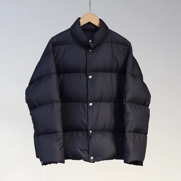 [3]코모리 25AW 블랙 나일론 다운 자켓