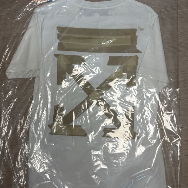 오프화이트 남성 반팔 티셔츠 S