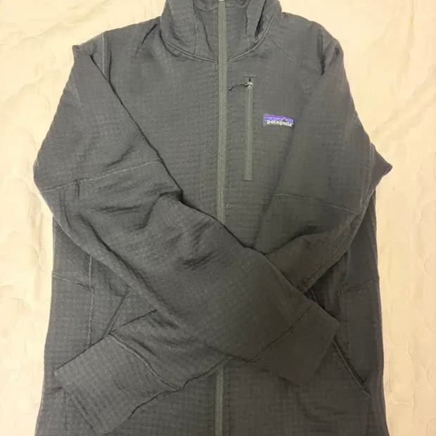 파타고니아 R1 풀집 후디 S 사이즈  사용감 조금 있고 하자나 오염 없