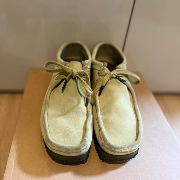 클락스 왈라비 메이플 스웨이드 255