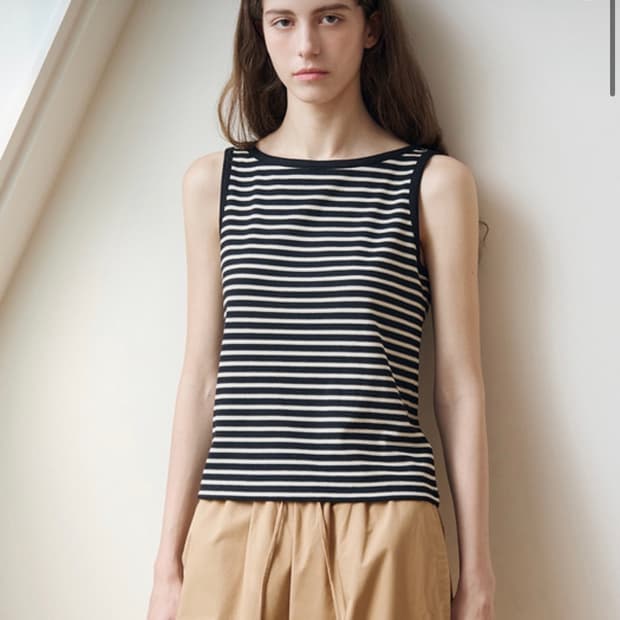 드로우핏 우먼 백오픈 보트넥 슬리브리스탑 black stripe