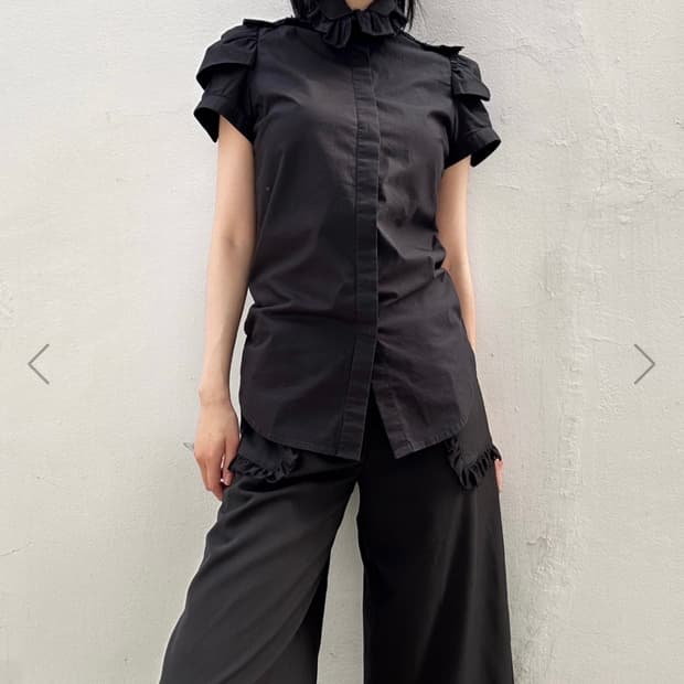 DSQUARED2 frill puff half blouse / black