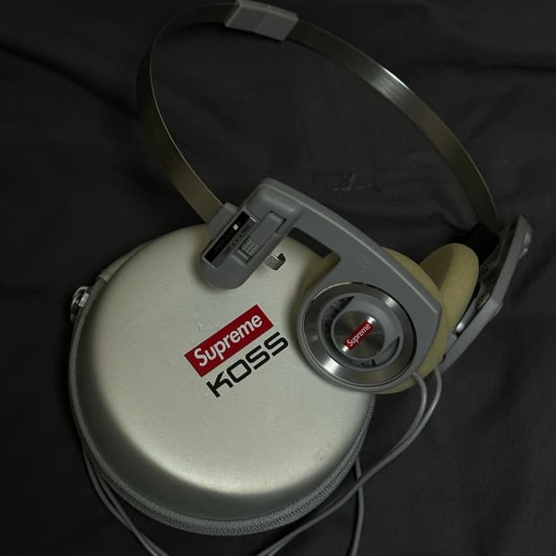 슈프림 코스 헤드폰 실버 - 23FW
