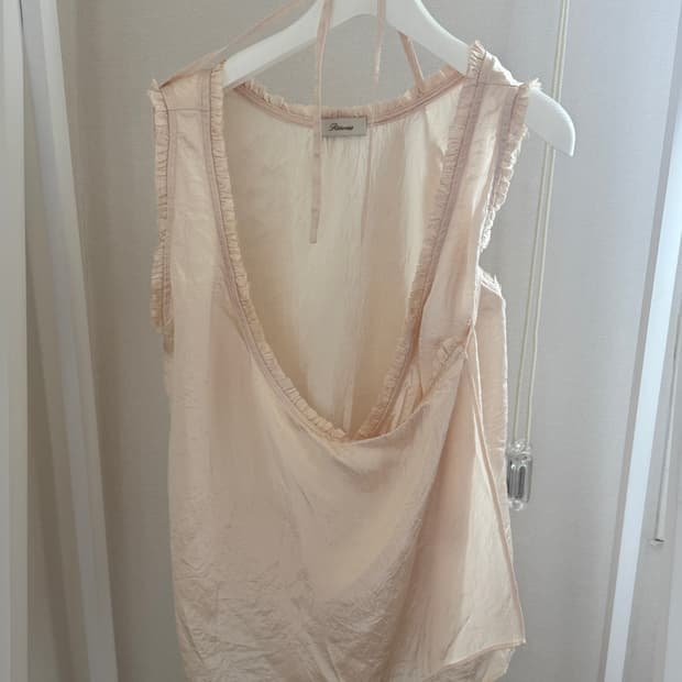 리본빛 티피 블라우스 피치