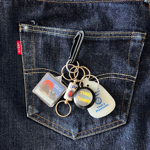 90s vtg USA keychain set