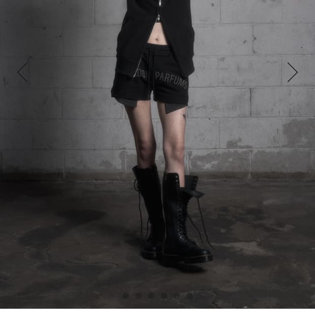 런던파퓸스아카이브 STUDDED STAR MICRO PANTS BLACK