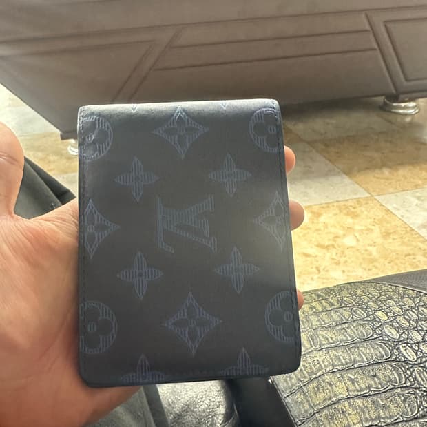 루이비통 쉐도우 반지갑 팔아용.