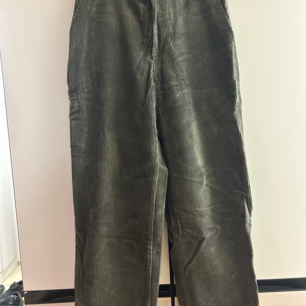 유니클로 코듀로이 팬츠 다크카키 79 팝니다