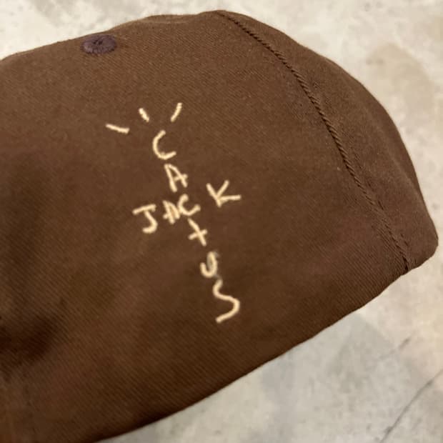 트래비스스캇 x 나이키 에어 5패널 스냅백