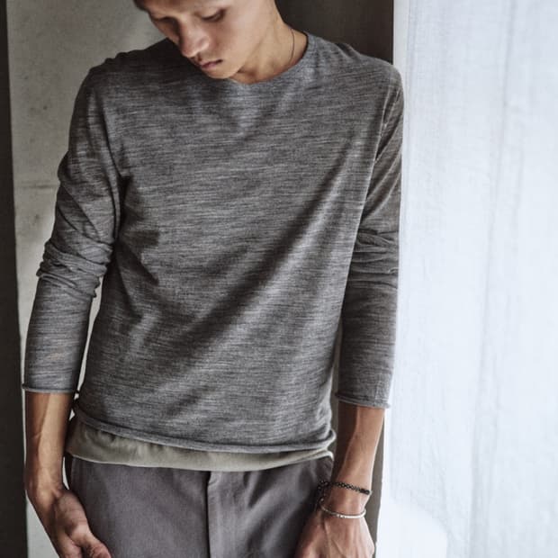 모노프리베 울 롱슬리브 그레이 3사이즈 팝니다.