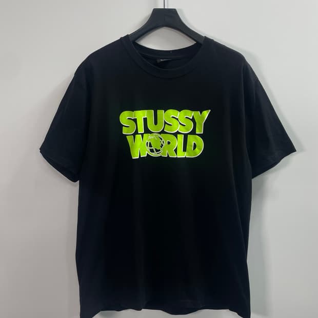 스투시 월드 로고 반팔 티셔츠 (on.608)  