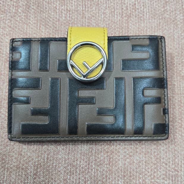 ​[정품] 펜디 FF 엠보싱 아코디언 카드지갑 (옐로우 콤비)