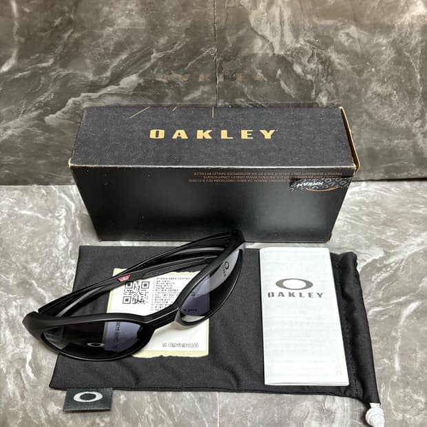 새상품) 오클리 아이자켓 리덕스 매트블랙 선글라스
